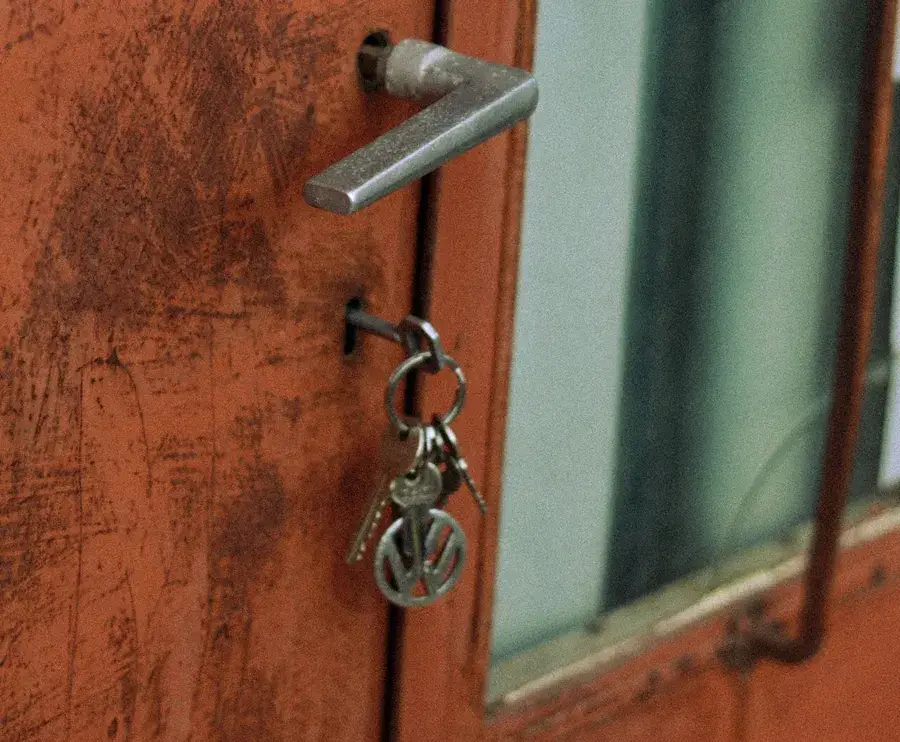 Keys hanging from an old door lock – checking BS 3621 and TS 007 locks in Sheffield, Locksmith Sheffield guide to five-lever lock markings