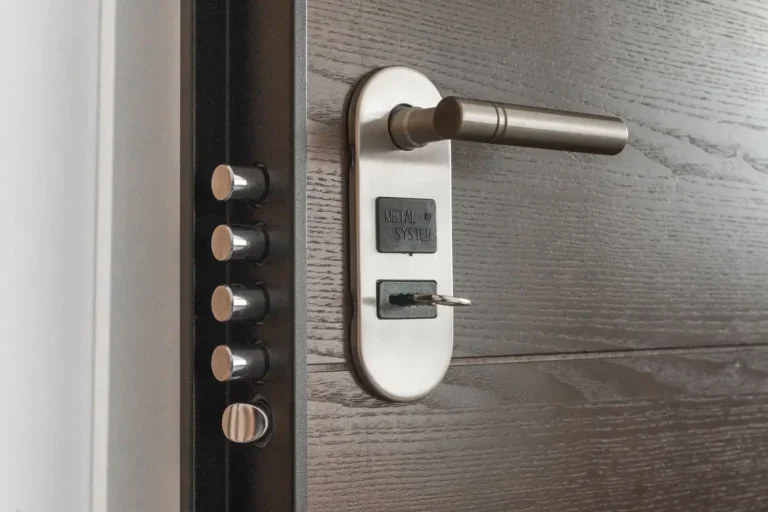 uPVC door won't lock – multipoint lock and lever handle on a door, how to identify the problem in Sheffield, Locksmith Sheffield guide